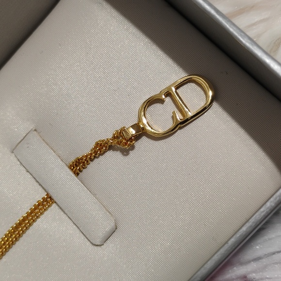 FIRM PRICE! NWOT Christian Dior CD Charm Gold Tone Necklace W Box Never Worn - Picture 6 of 8